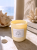 Świeca sojowa cytrusowo-mineralna Zanzibar 200 g w pastelowym żółtym szkle – Solivya