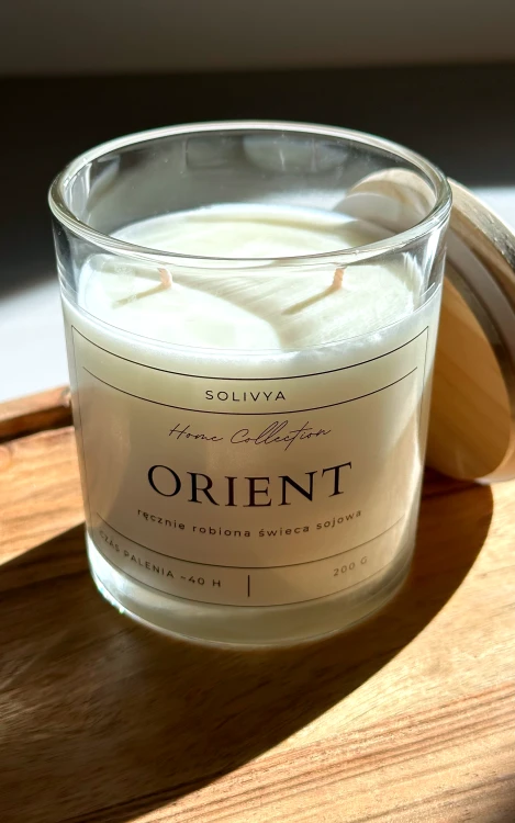 Jesienna świeca sojowa Orient w eleganckim szkle – Solivya