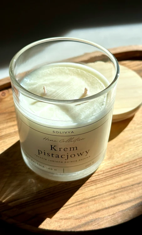 Deserowa świeca sojowa o kremowym zapachu pistacji – Solivya