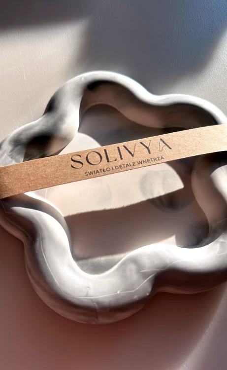 Dekoracyjna podstawka kwiat Marble na świecę, dyfuzor lub biżuterię – Solivya