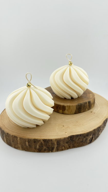 bezzapachowa świeca sojowa dekoracyjna Lumen Solivya kula w zwijane pasy Vela