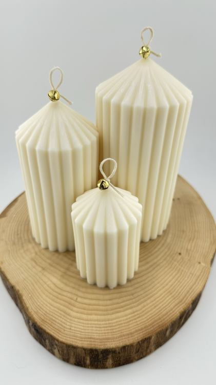 zestaw bezzapachowych świec sojowych dekoracyjnych Solivya słupki w grube prążki Solia Trio