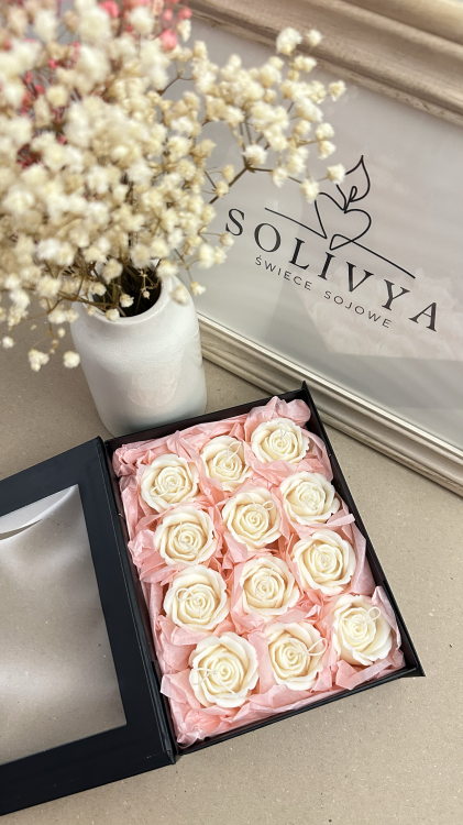 box świec różanych Solivya – dekoracyjne świece bezzapachowe w pudełku prezentowym, prezent na Dzień Kobiet