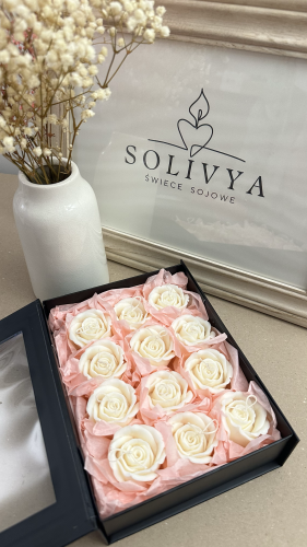 zestaw 12 świec w kształcie róż – elegancki box prezentowy Solivya, świece dekoracyjne do wnętrz