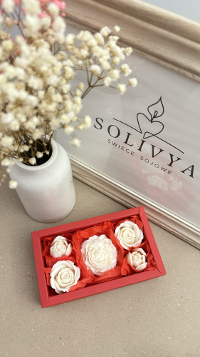 kwiatowy box świec Solivya w pudełku prezentowym – świece piwonia róże i tulipany bezzapachowe
