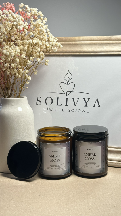 Amber Moss świeca zapachowa sojowa 200 g Solivya w ciemnym szkle