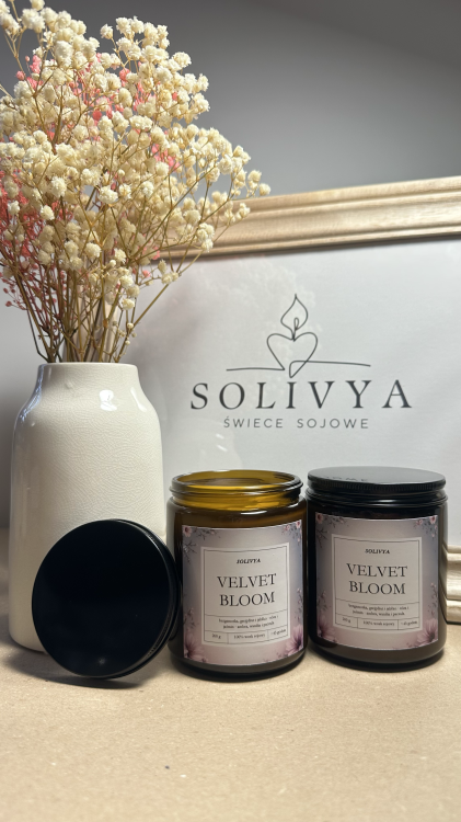 Świeca zapachowa sojowa Velvet Bloom Solivya – kwiatowo-waniliowy zapach, ręcznie robiona świeca