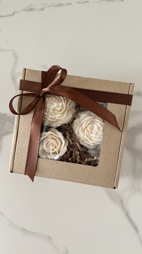 zestaw świec dekoracyjnych ręcznie wykonanych – piwonie i róża w pudełku prezentowym Solivya