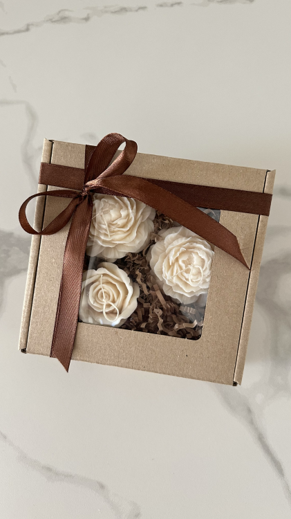 zestaw świec dekoracyjnych ręcznie wykonanych – piwonie i róża w pudełku prezentowym Solivya