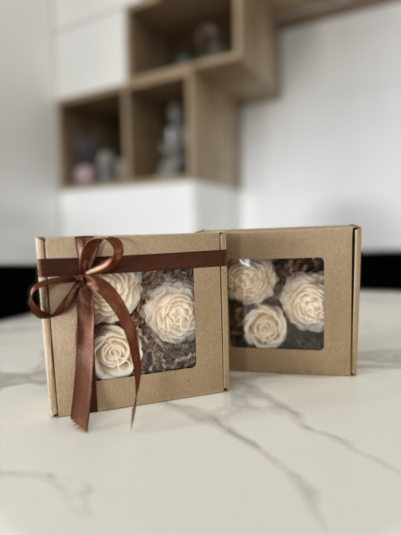 minimalistyczny box prezentowy ze świecami kwiatowymi – prezent na Dzień Kobiet urodziny imieniny Solivya