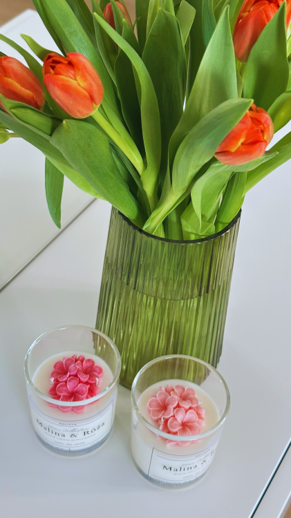 świeca zapachowa do salonu malina róża Solivya naturalny wosk sojowy