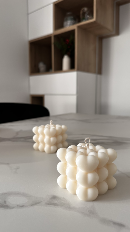 Ozdobna świeca Amora z motywem serc, elegancka świeca dekoracyjna idealna na prezent i do sypialni