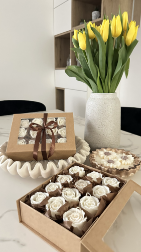 zestaw świec róże 12 sztuk w pudełku kraft elegancki box prezentowy solivya