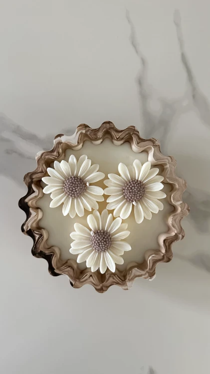 Świeca Daisy w gipsie z efektem marble – designerska świeca dekoracyjna