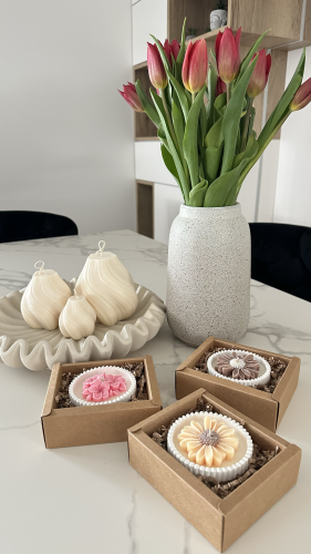 Dekoracyjna świeca Bloom w gipsowym pojemniku – elegancki prezent