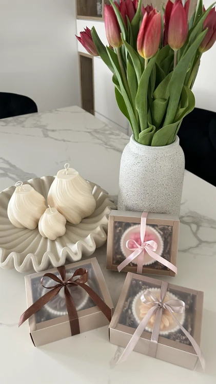 Świeca dekoracyjna Bloom z wosku sojowego – prezent dla kobiety