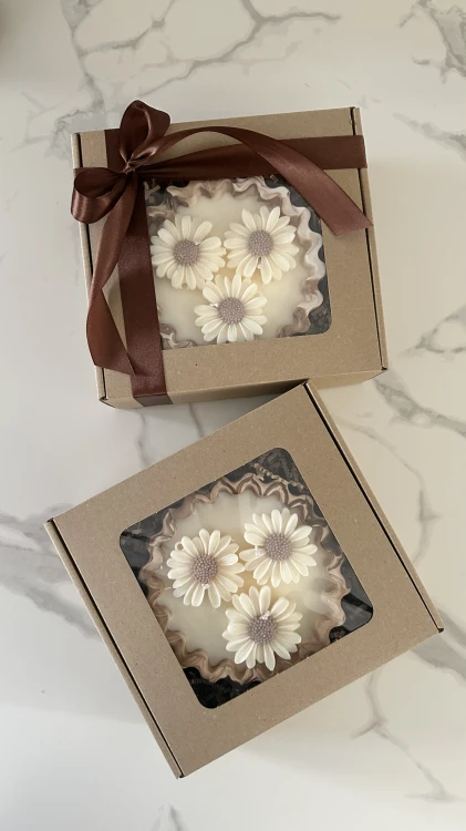 Świeca sojowa Daisy w gipsie – gotowy prezent z efektem wow