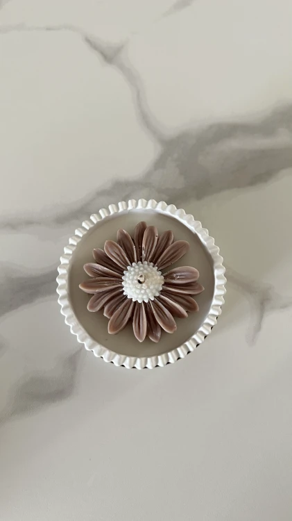 Świeca Bloom 100 g – minimalistyczna świeca sojowa do wnętrz