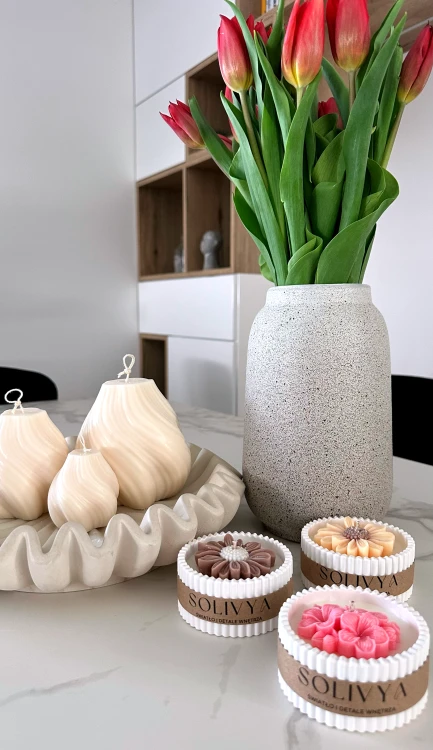 Świeca sojowa Bloom bez opakowania – elegancka świeca do wnętrza