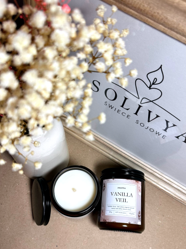 Vanilla Veil świeca zapachowa sojowa 200 g Solivya w ciemnym szkle – kolekcja Evening Ritual