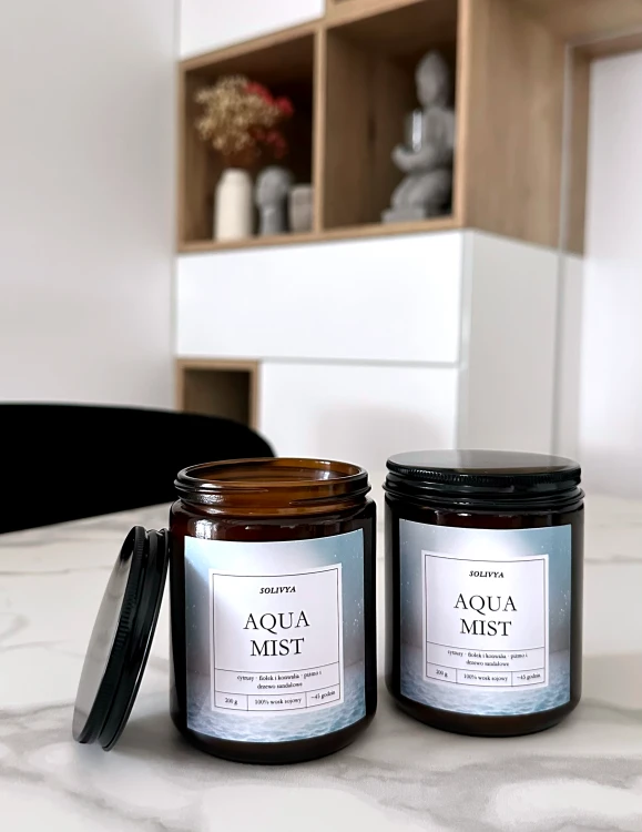 Zapachowa świeca sojowa Aqua Mist Solivya – świeca na wieczór i relaks