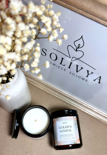 Golden Sandal świeca zapachowa sojowa 200 g Solivya w ciemnym szkle – kolekcja Evening Ritual