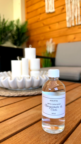 Refill Bergamote &amp; Cedr 100 ml do dyfuzora zapachowego Solivya – świeża drzewno-cytrusowa kompozycja z nutami bergamotki, grejpfruta i drzewa cedrowego.