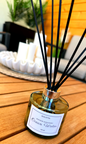 Elegancki dyfuzor zapachowy Ocean Water marki Solivya inspirowany świeżością oceanicznej bryzy i luksusowymi perfumami fresh marine.