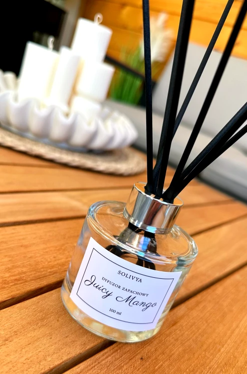 Dyfuzor do wnętrz Juicy Mango marki Solivya tworzący świeżą, tropikalną i pełną energii atmosferę w domu.