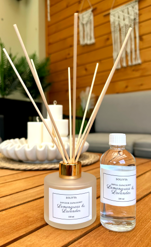 Dyfuzor zapachowy Lemongrass &amp; Lavender + Refill 2x100 ml marki Solivya z relaksującą kompozycją trawy cytrynowej, lawendy i subtelnej jodły.