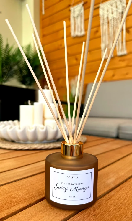 Zestaw Juicy Mango 2x100 ml marki Solivya z dyfuzorem zapachowym i refillem pozwalającym dłużej cieszyć się egzotycznym aromatem mango.