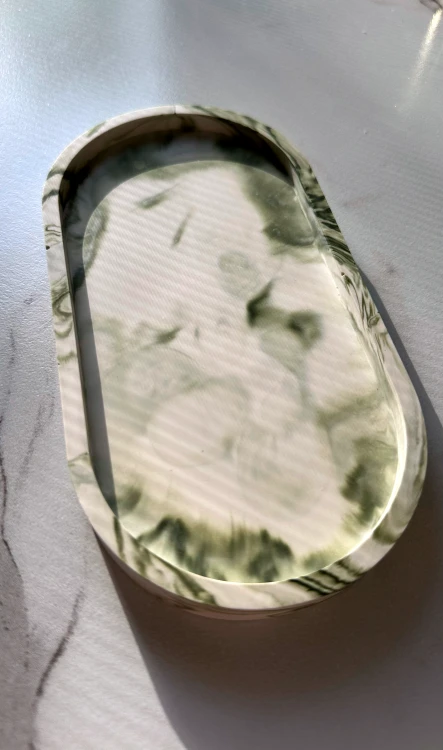 Oliwkowy zestaw premium z dyfuzorem zapachowym, świecą i zieloną podstawką marble idealny na prezent i do nowoczesnych wnętrz.